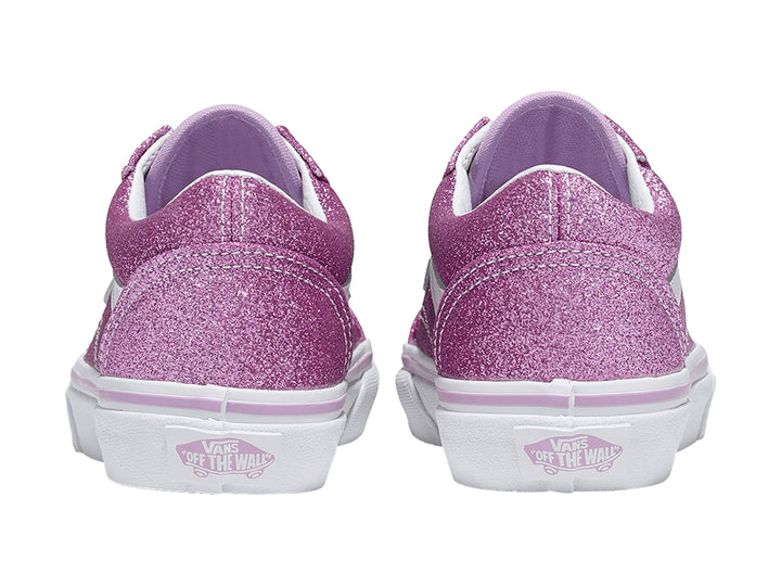 Tenis VANS Old Skool color lila con acabado brillante en glitter y suela blanca.