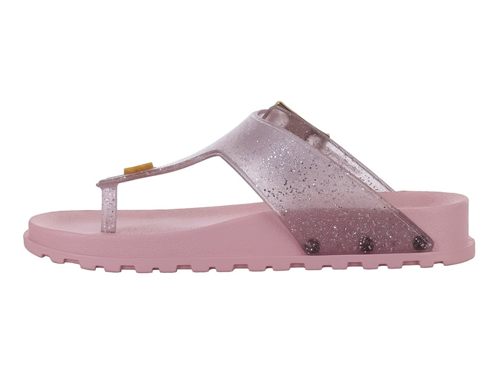 Sandalias Ipanema color rosa claro con detalles de brillos y hebilla dorada cuadrada.