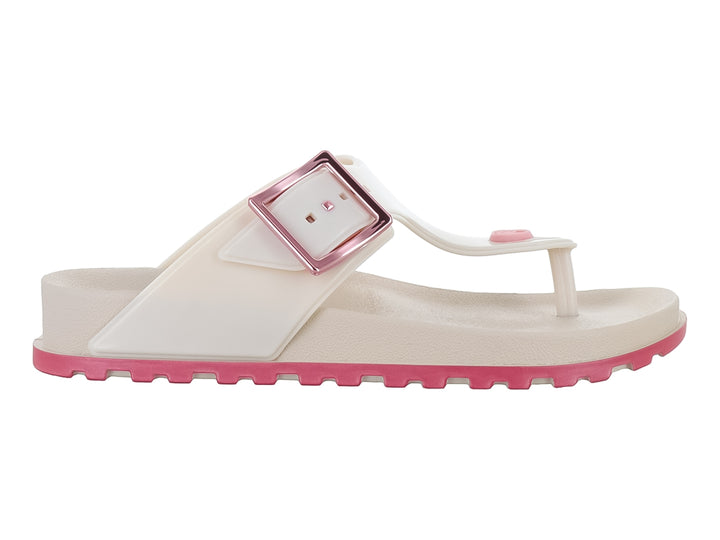 Sandalia Ipanema de dedo en color beige con suela y hebilla en tono rosa.