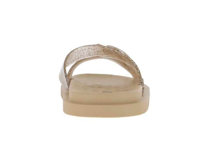 Sandalias Ipanema color beige y oro con correas brillantes y hebillas decorativas.