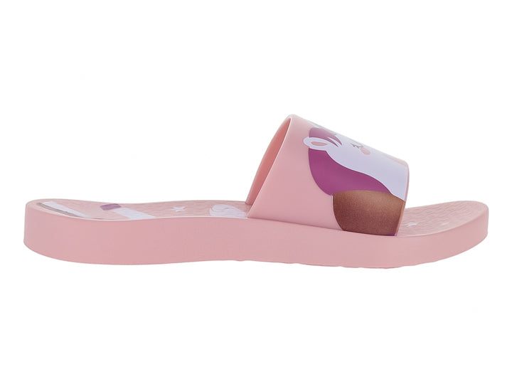 Sandalia slide de color rosa con un diseño gráfico estampado en la banda superior.