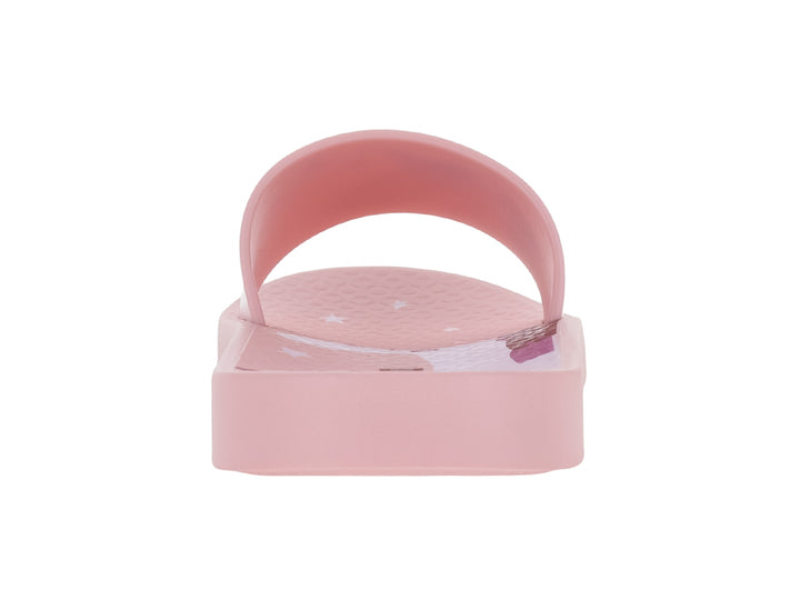 Sandalia slide de color rosa con un diseño gráfico estampado en la banda superior.