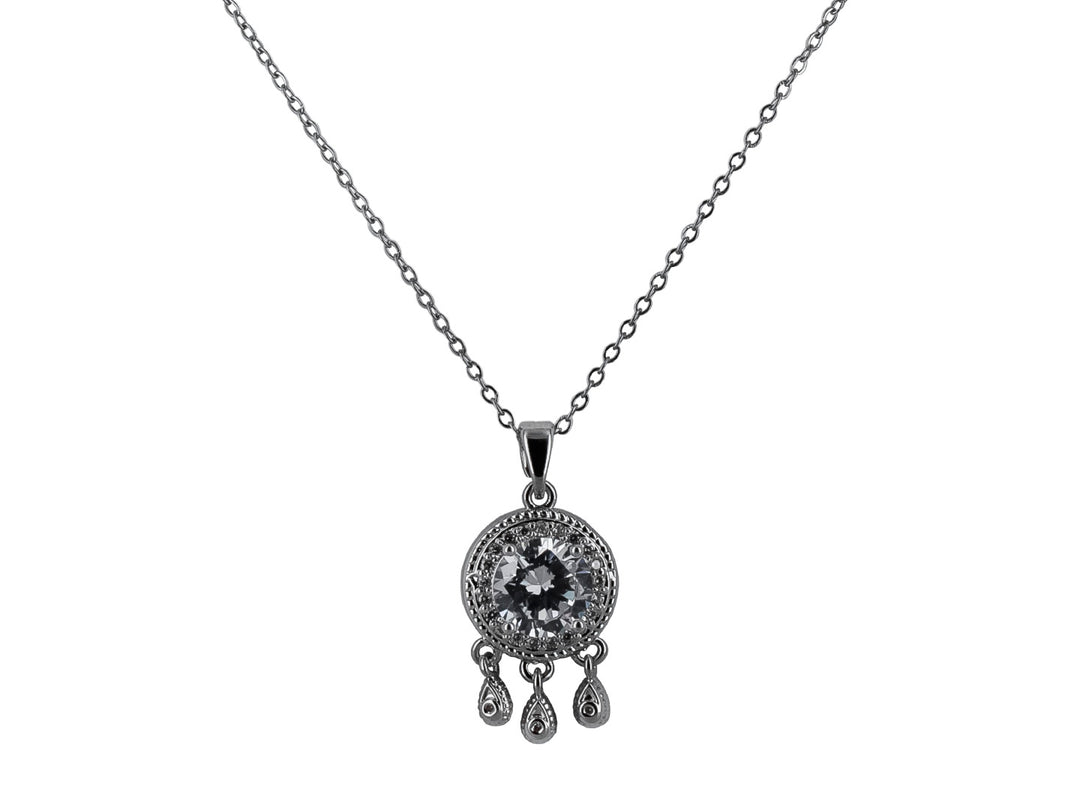 Collar de plata con dije circular adornado con un cristal central y tres pequeñas gotas colgantes.