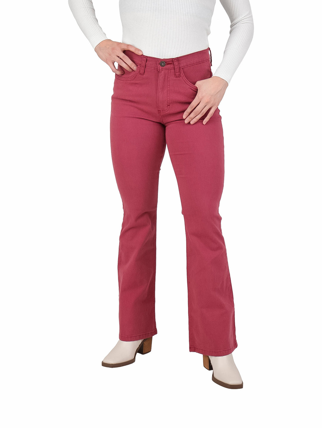 Pantalones LEE color burgundy para mujer con corte skinny flare y talle alto.