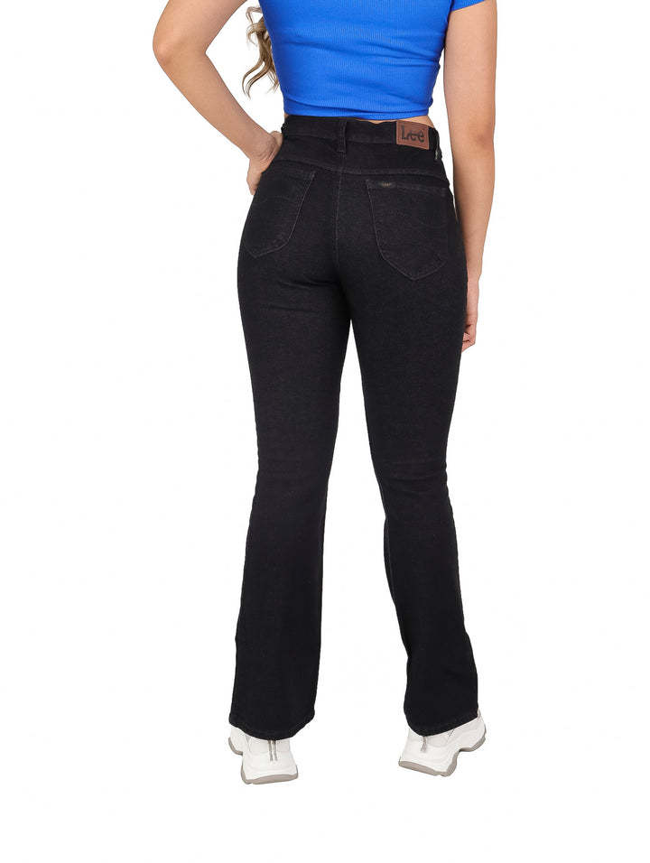 Pantalones LEE negros de corte skinny flare y talle alto.