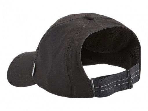 Gorra deportiva Puma de color negro sólido con visera curva y diseño sencillo.