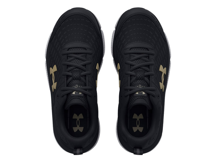 Tenis deportivos Under Armour color negro con suela blanca y logo dorado para niños.