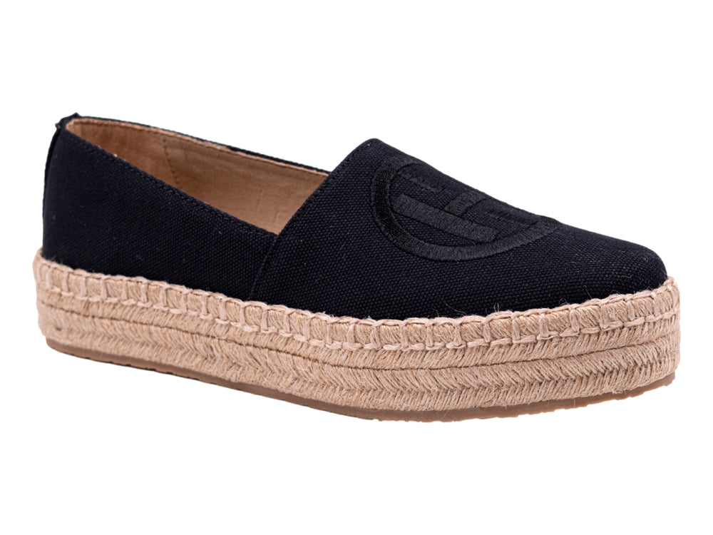 Zapato tipo alpargata color negro con suela de cuerda beige natural para mujer.