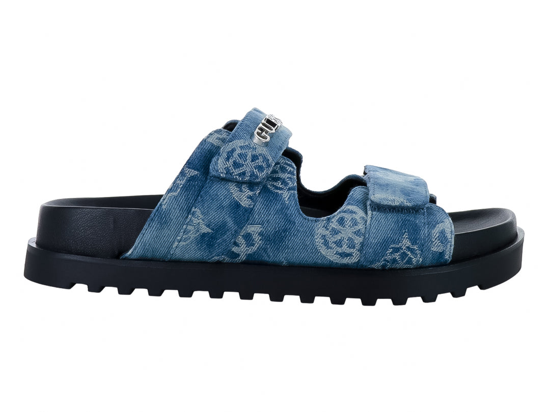 Sandalias GUESS color azul denim con suela gruesa negra y correa ajustable.