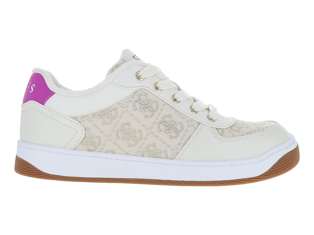 Tenis Guess color beige con detalles en rosa, suela blanca y base café para mujer.