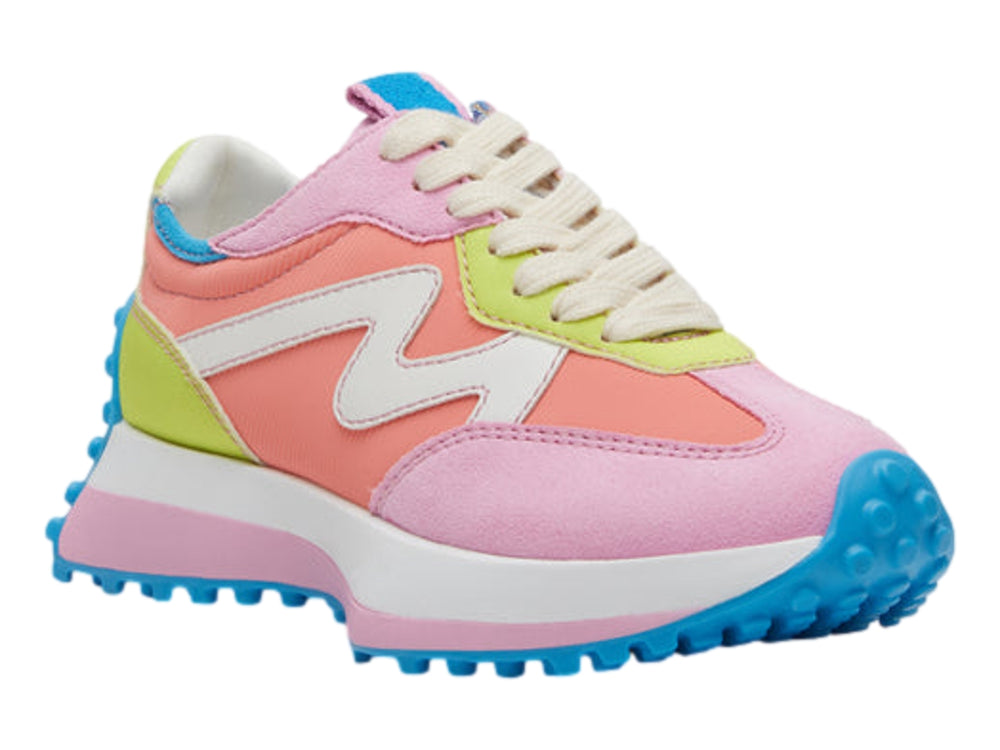 Tenis infantiles Steve Madden multicolor con suela gruesa azul y detalles en rosa y amarillo.