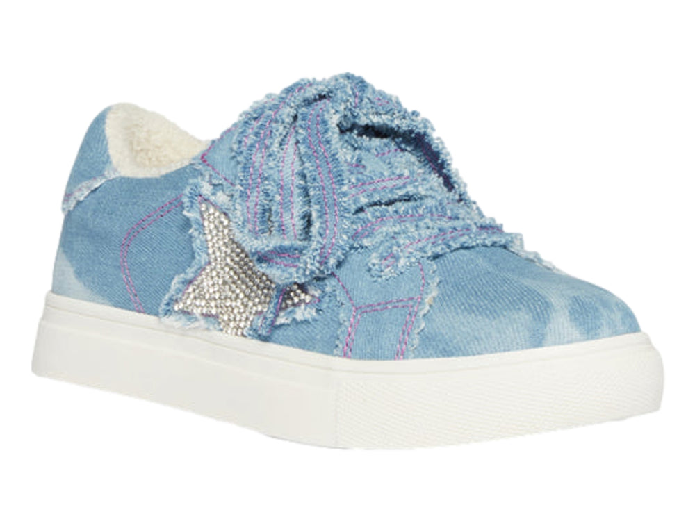 Tenis infantiles de mezclilla azul con estrella plateada brillante y suela blanca.