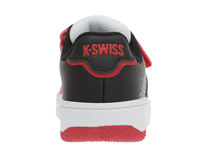 Tenis infantiles K-Swiss en colores blanco, rojo y negro con cierre de velcro y suela blanca.