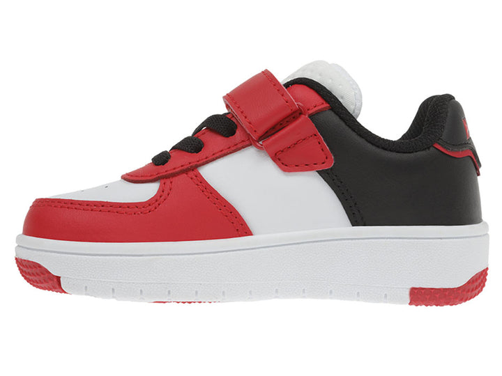 Tenis infantiles K-Swiss en colores blanco, rojo y negro con cierre de velcro y suela blanca.