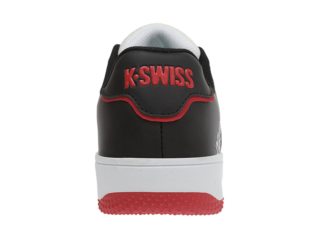 Tenis deportivos K-Swiss para niños en colores blanco, rojo y negro con suela blanca.