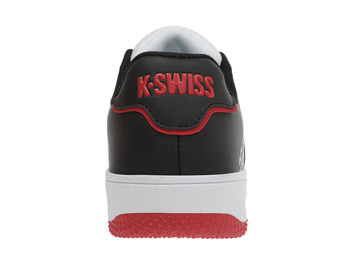 Tenis deportivos K-Swiss para niños en colores blanco, rojo y negro con suela blanca.