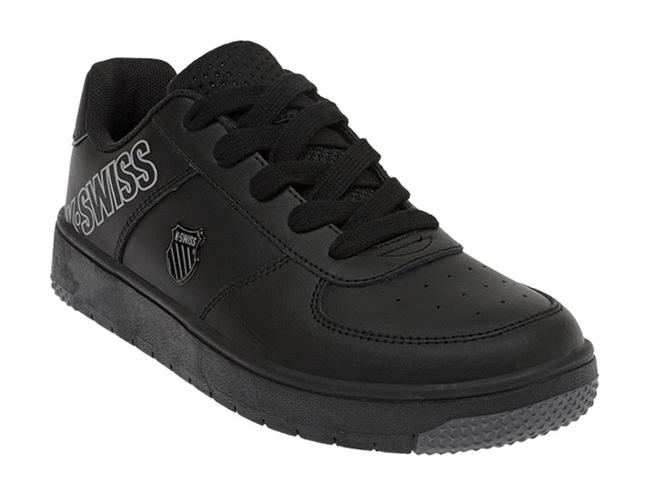 Tenis deportivos K-Swiss color negro monocromático con suela gris y logotipo blanco lateral.