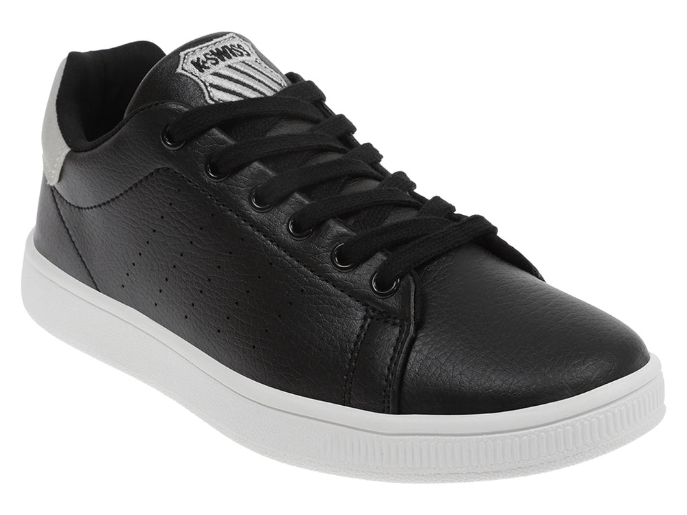 Tenis K-Swiss color negro con detalles en plata y suela blanca.