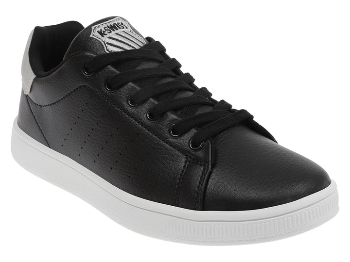 Tenis K-Swiss color negro con detalles en plata y suela blanca.