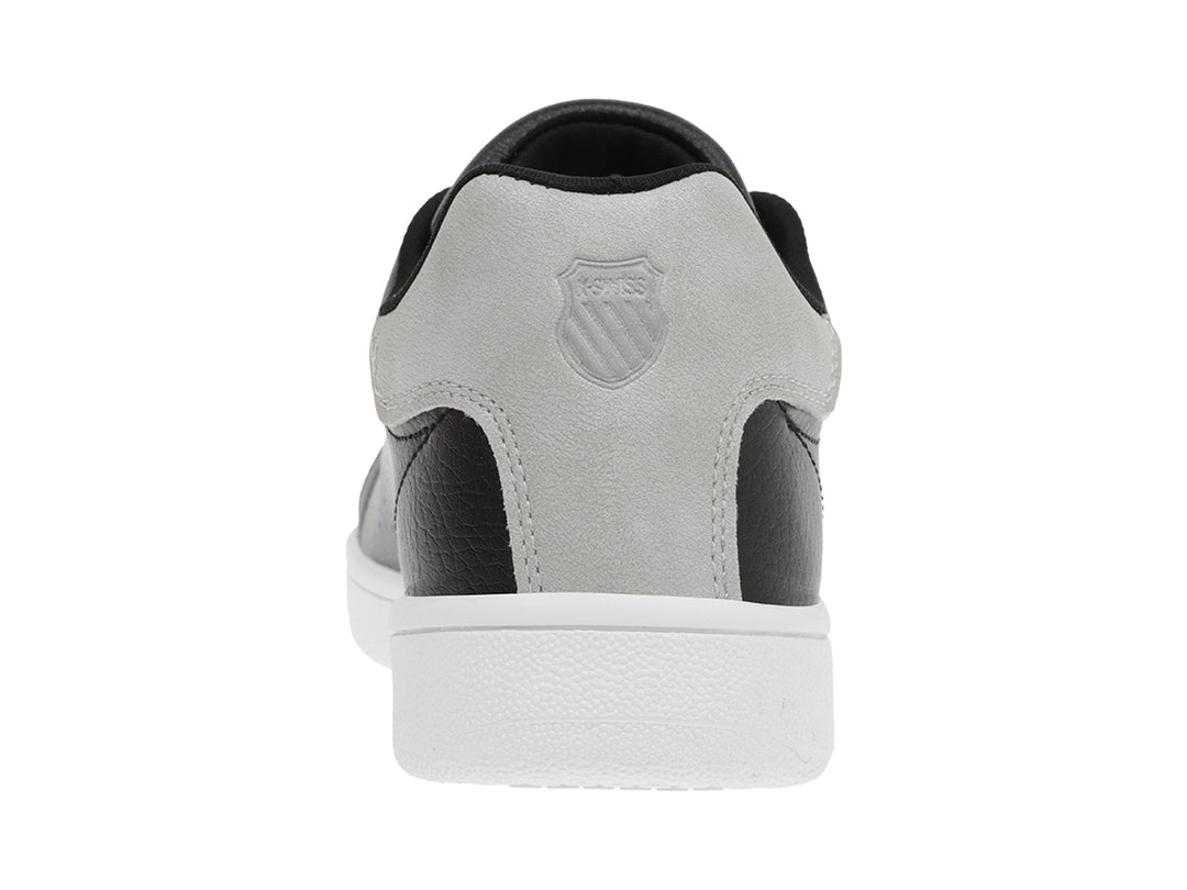 Tenis K-Swiss color negro con detalles en plata y suela blanca.