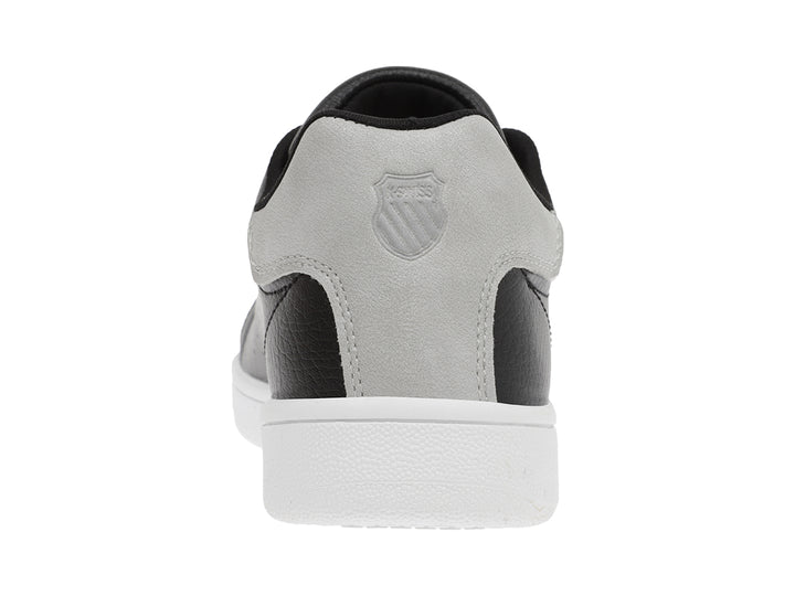 Tenis K-Swiss color negro con detalles en plata y suela blanca.