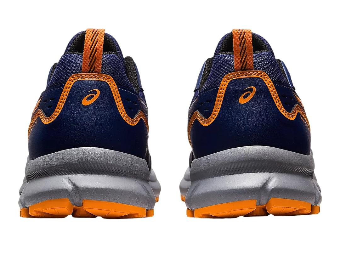 Tenis ASICS Trail Scout 3 color azul marino con detalles en naranja y suela gris.