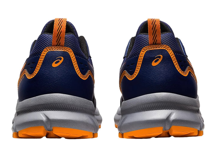 Tenis ASICS Trail Scout 3 color azul marino con detalles en naranja y suela gris.