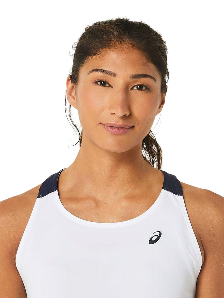 Vestido deportivo ASICS para mujer en color blanco con detalles en azul marino en los hombros.