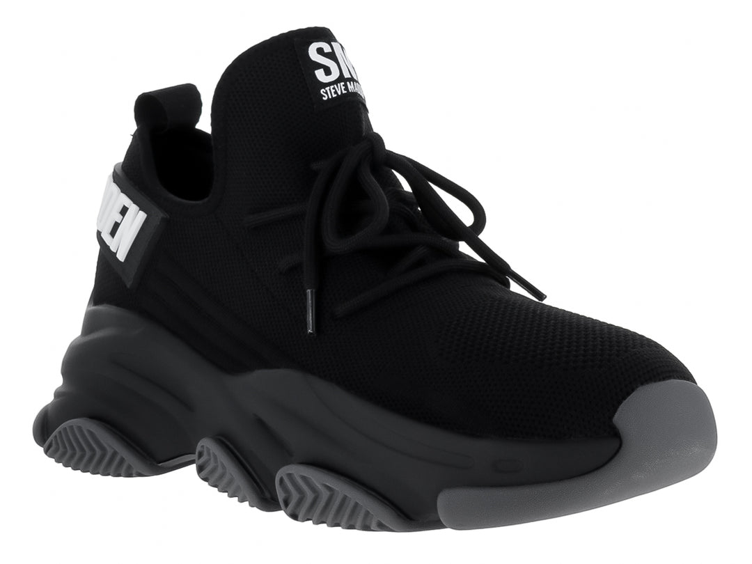 Tenis Steve Madden color negro con suela de plataforma gruesa y tejido transpirable.