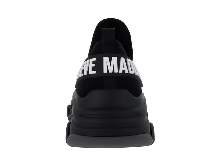 Tenis Steve Madden color negro con suela de plataforma gruesa y tejido transpirable.