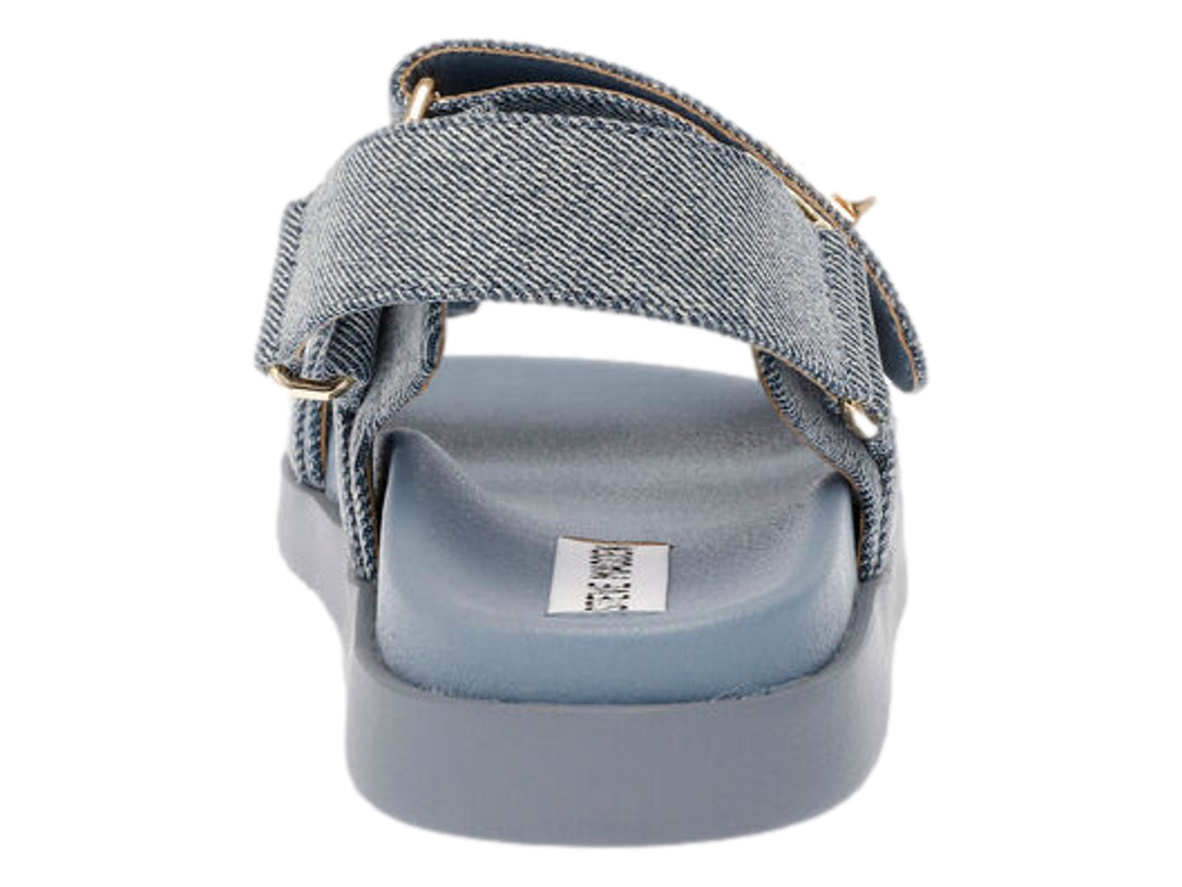 Sandalia de tela denim azul con suela de plataforma y hebillas doradas.
