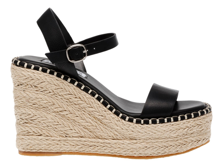 Sandalia de cuña color negro con plataforma de yute beige y correa con hebilla al tobillo.