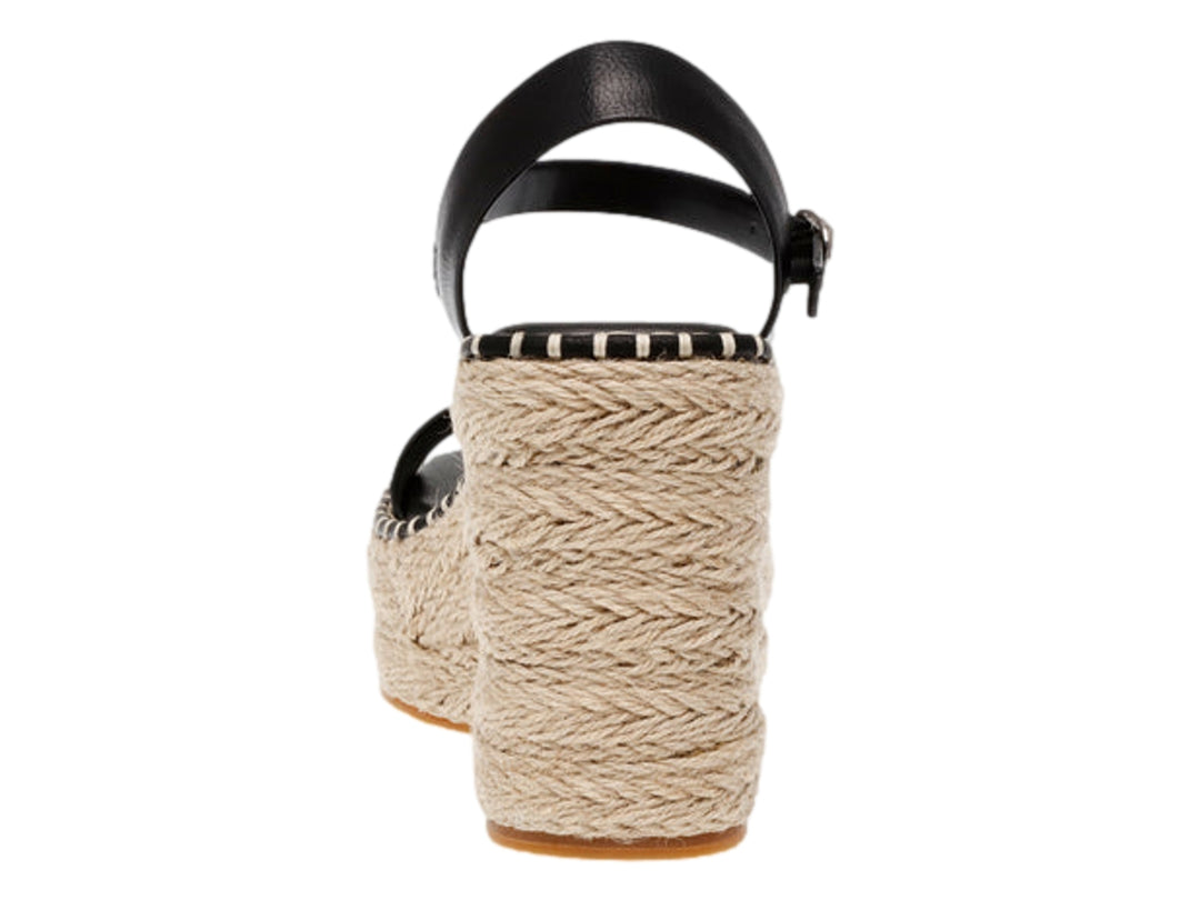 Sandalia de cuña color negro con plataforma de yute beige y correa con hebilla al tobillo.