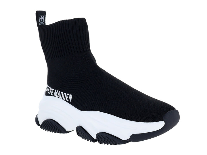 Tenis Steve Madden negros estilo calcetín con suela gruesa blanca y negra.