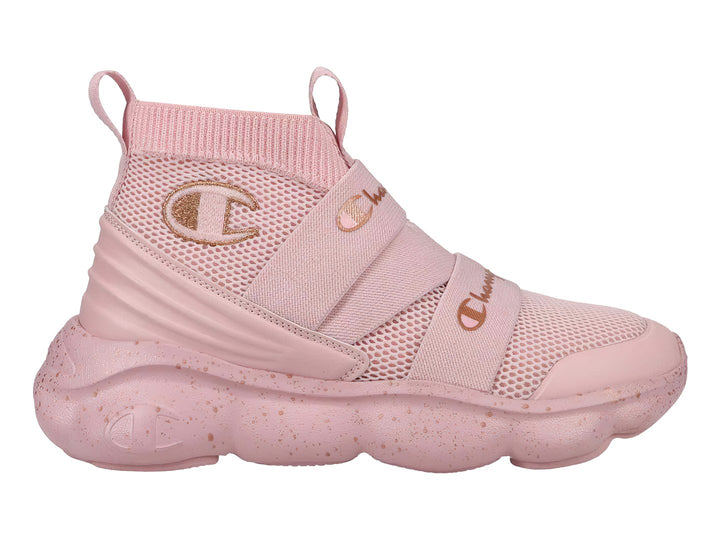 Tenis Champion color rosa pastel con diseño de bota, sin cordones y suela robusta moteada.