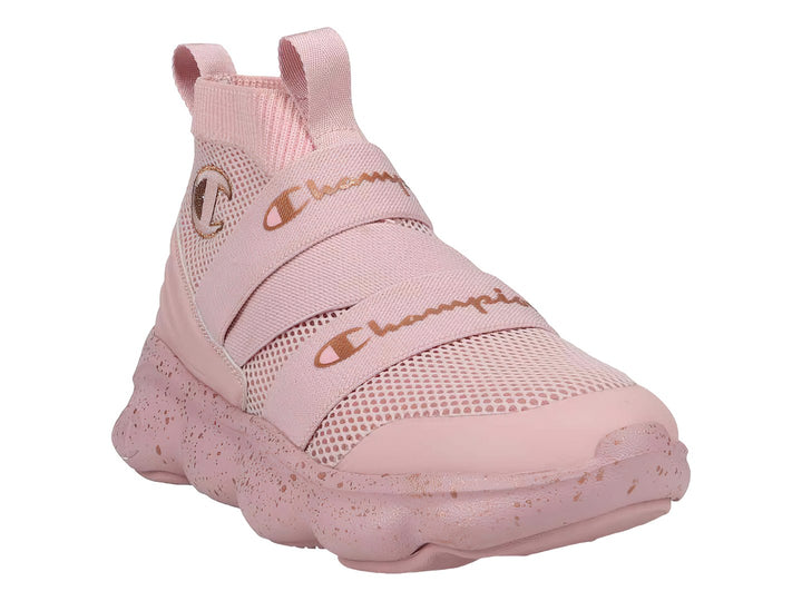 Tenis Champion color rosa pastel con diseño de bota, sin cordones y suela robusta moteada.