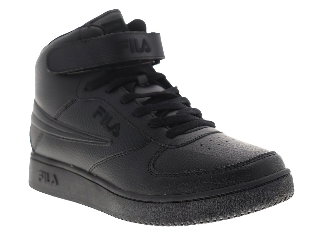 Tenis FILA de bota alta en color negro total con correa de velcro en el tobillo y suela ancha.