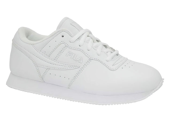 Tenis FILA color blanco total, estilo deportivo de corte bajo con cordones.