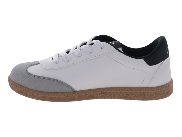 Tenis casuales para niño en color blanco con franjas negras, punta gris y suela color café.