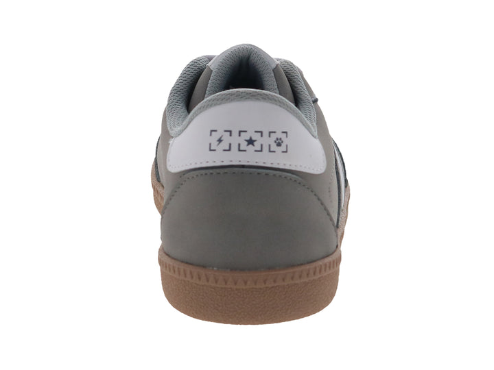 Tenis casuales para niño en color gris con suela café y detalles en blanco.