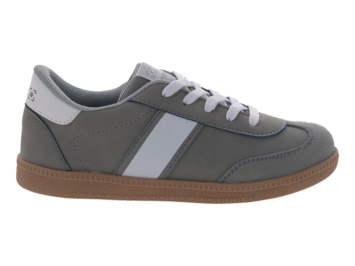 Tenis infantiles color gris con franja blanca y suela color café.