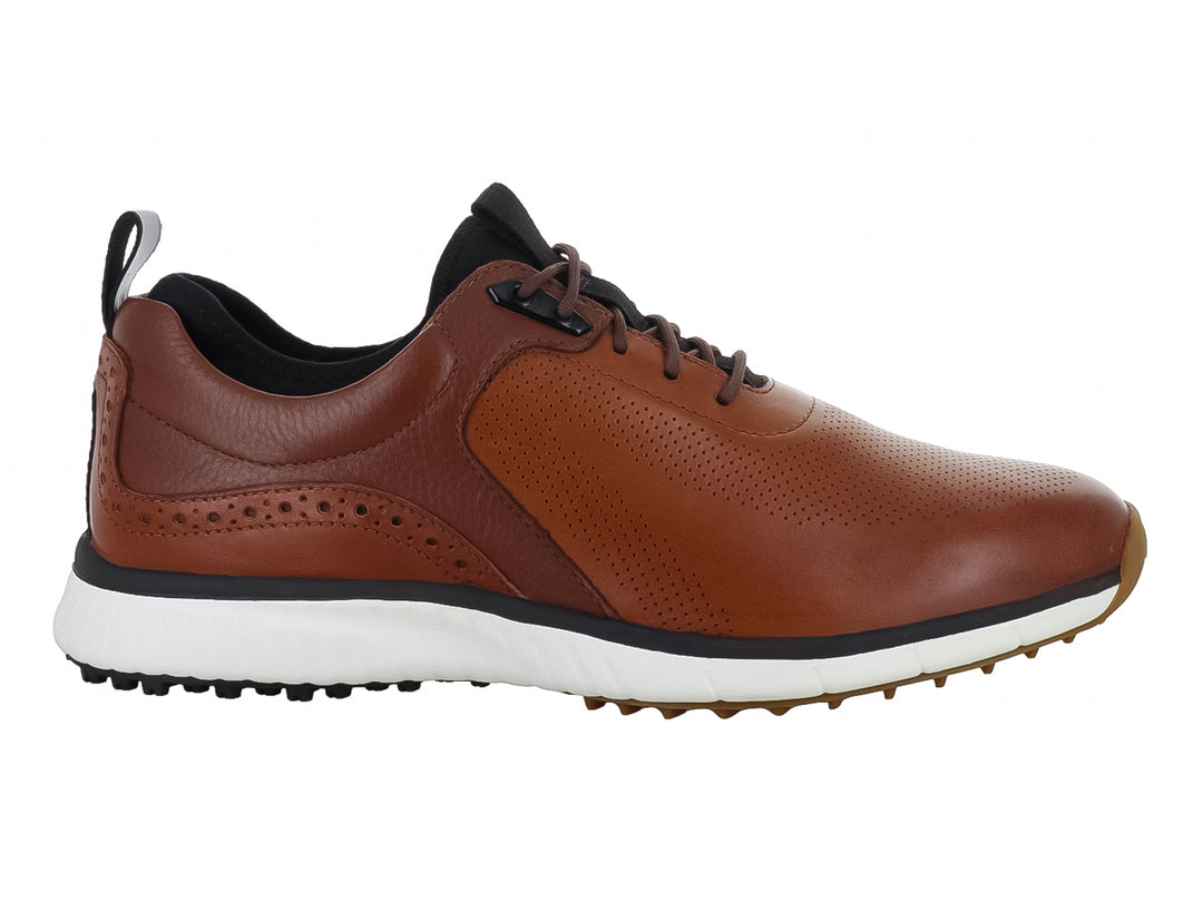 Zapato híbrido Johnston &amp; Murphy color tan con suela blanca y detalles perforados.