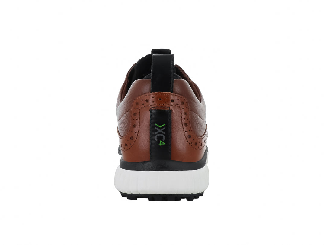 Zapato híbrido Johnston &amp; Murphy color tan con suela blanca y detalles perforados.