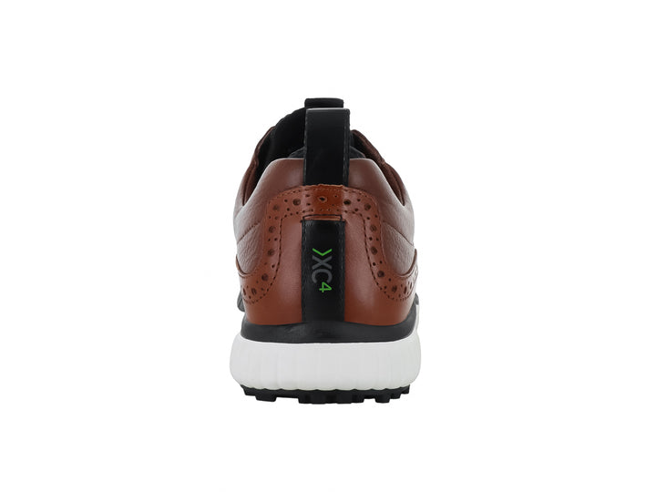 Zapato híbrido Johnston &amp; Murphy color tan con suela blanca y detalles perforados.