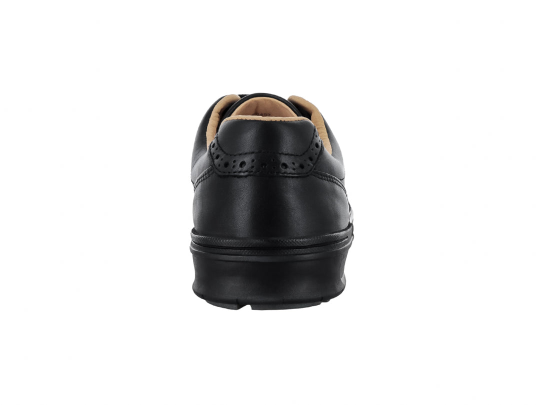Zapato casual negro de cuero liso con cordones y suela negra, marca Johnston &amp; Murphy.