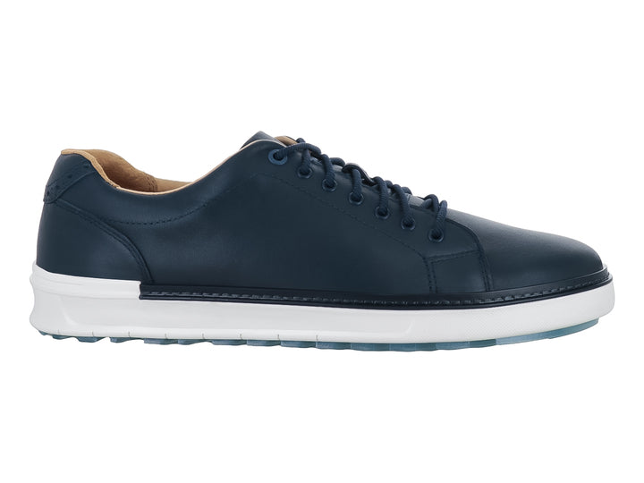 Zapato casual Johnston &amp; Murphy en color azul marino con suela blanca y agujetas.
