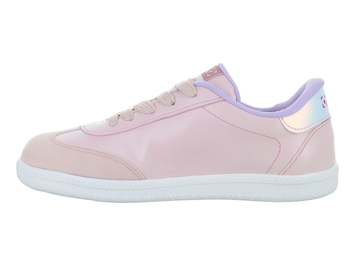Tenis deportivos para niña en color rosa con franja blanca lateral y suela blanca.