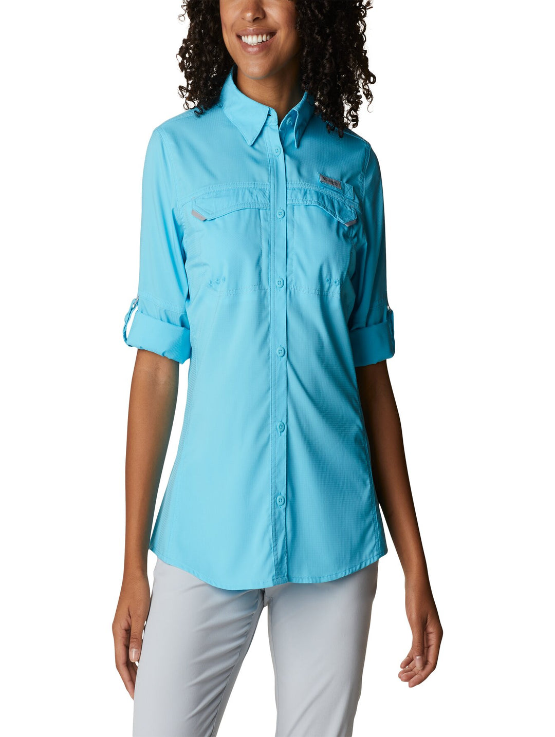 Camisa Columbia de manga larga en color azul claro Atoll con bolsillos frontales.