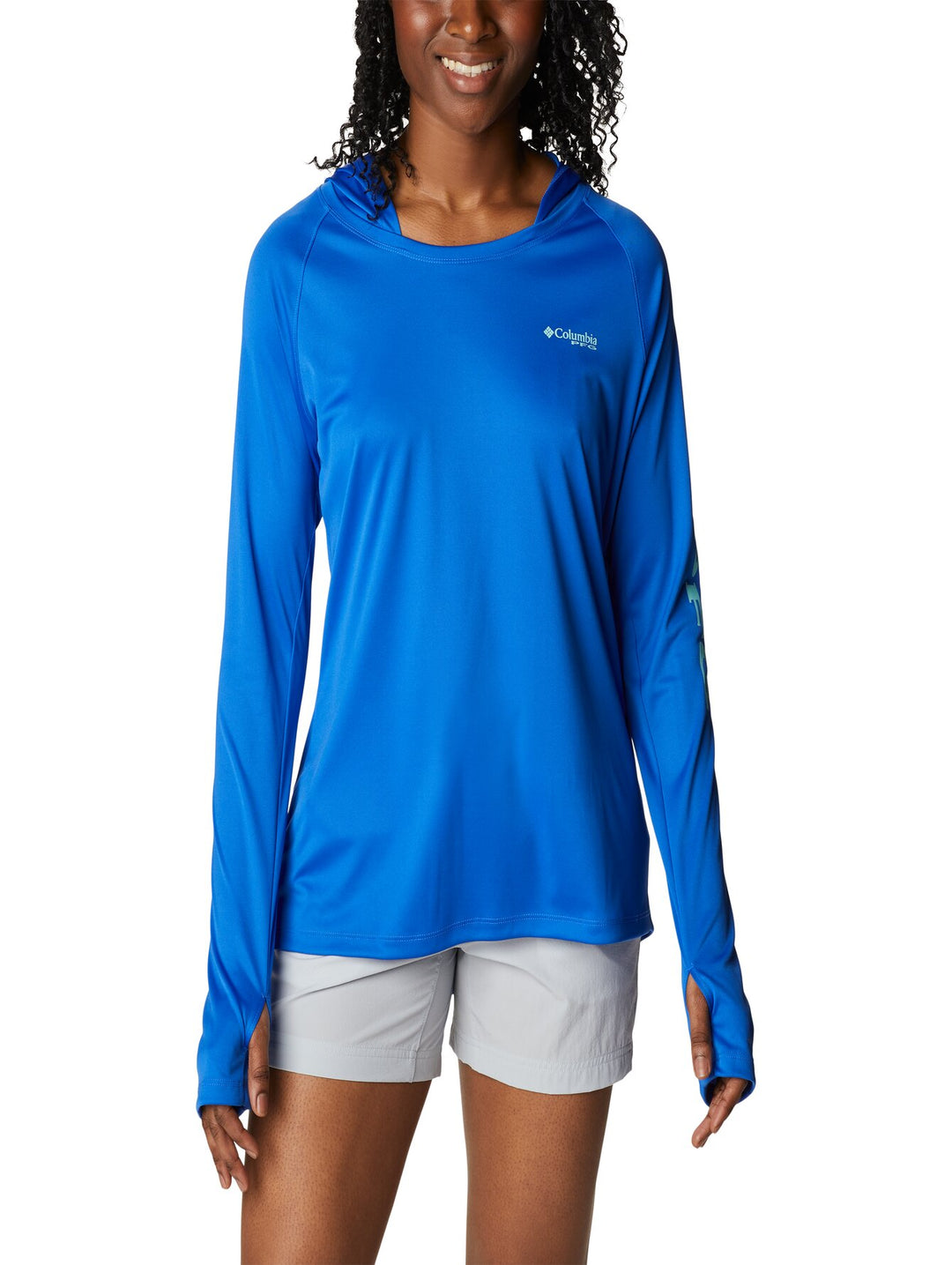 Camiseta deportiva azul de manga larga con capucha de la marca Columbia.