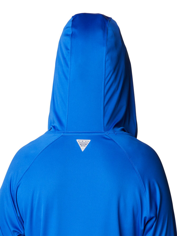 Camiseta deportiva azul de manga larga con capucha de la marca Columbia.